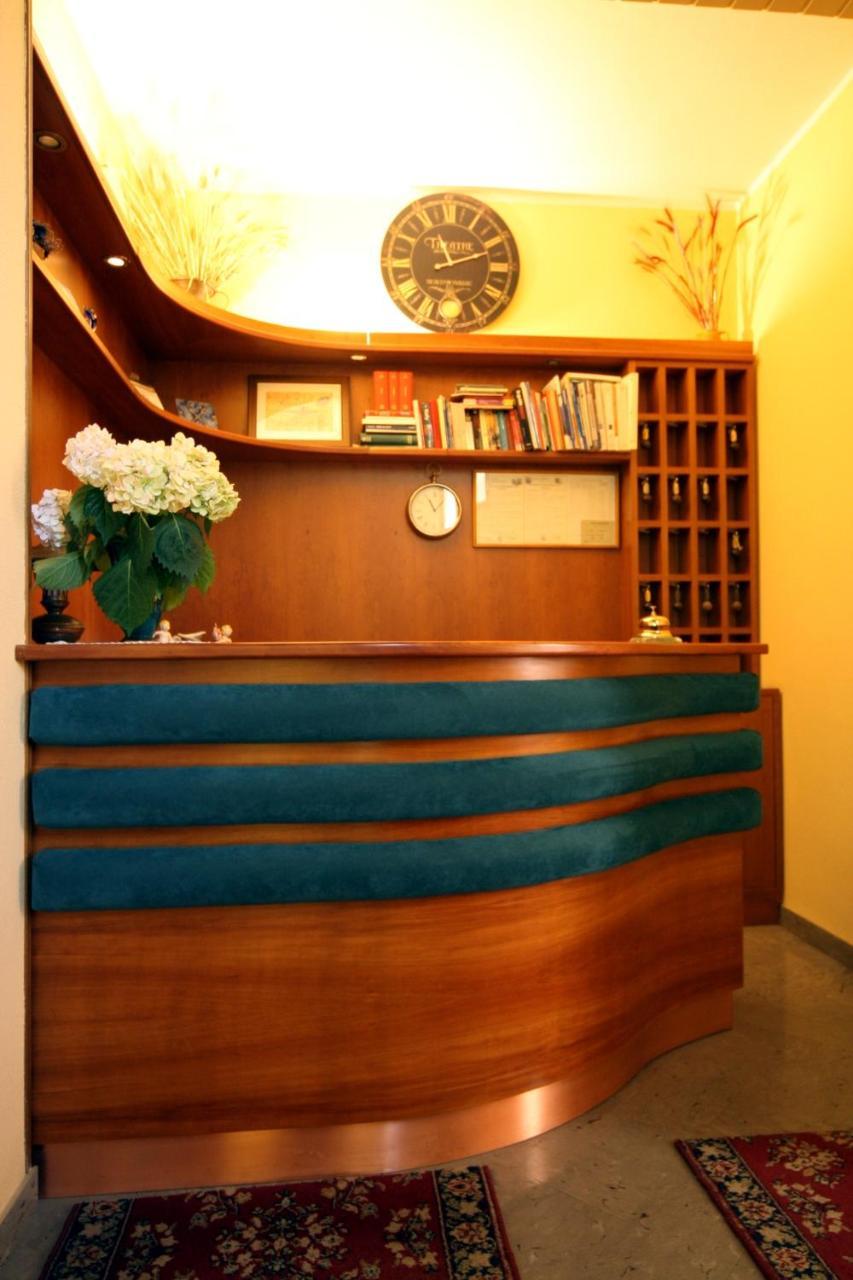 Albergo I Longobardi Chiusi Exterior photo