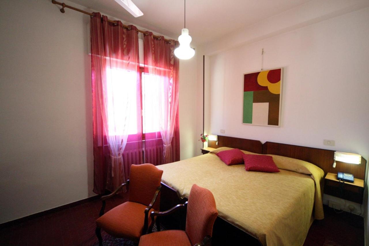 Albergo I Longobardi Chiusi Exterior photo